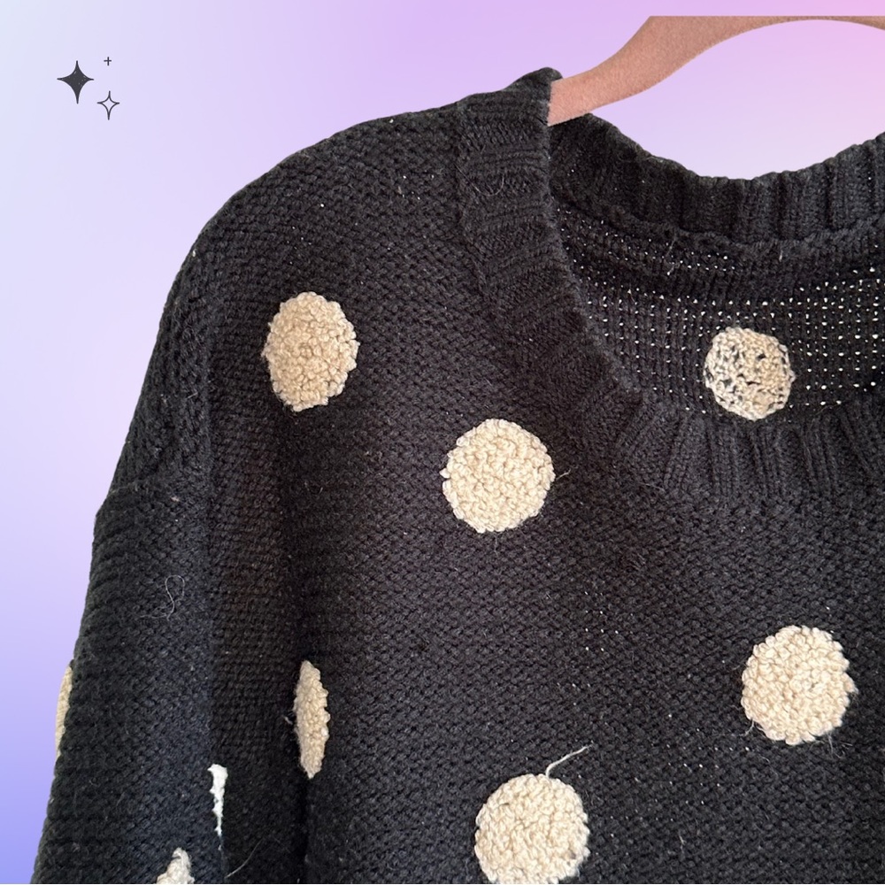 SOLD 🔴 Cozy black and cream polka dot knit sweater - Picture 3 of 3